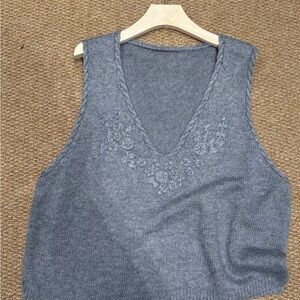 Chic Gray Embroidered Women's Tank Top